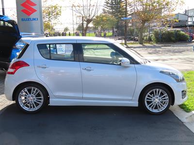 2014 Suzuki Swift - Thumbnail