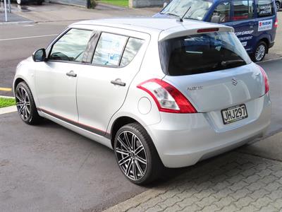 2015 Suzuki Swift - Thumbnail