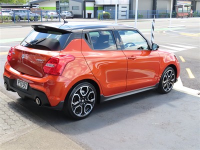 2023 Suzuki Swift - Thumbnail
