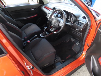 2023 Suzuki Swift - Thumbnail