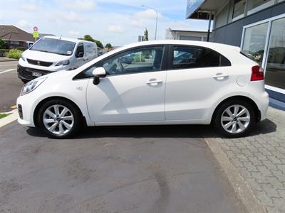 2016 Kia Rio - Thumbnail