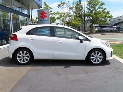 2016 Kia Rio - Thumbnail