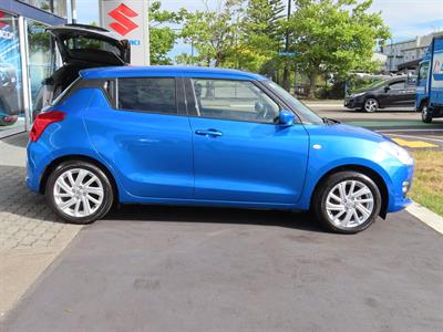 2022 Suzuki Swift - Thumbnail