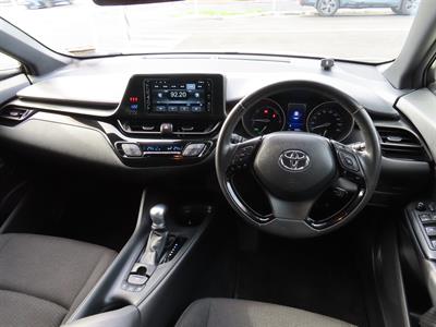 2017 Toyota C-HR - Thumbnail