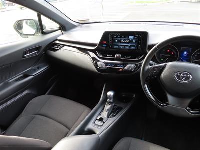 2017 Toyota C-HR - Thumbnail