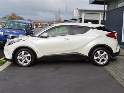 2017 Toyota C-HR - Thumbnail