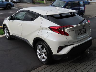 2017 Toyota C-HR - Thumbnail