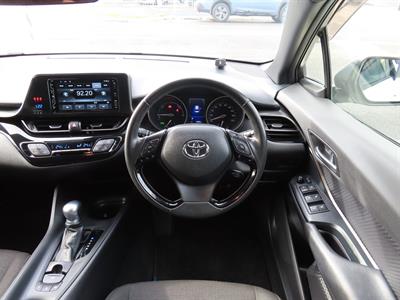 2017 Toyota C-HR - Thumbnail