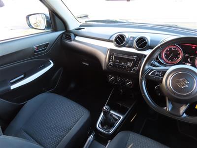 2022 Suzuki Swift - Thumbnail