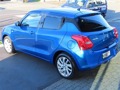 2022 Suzuki Swift - Thumbnail