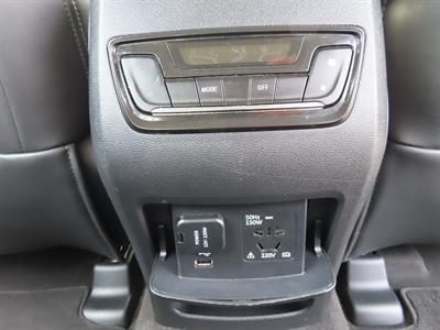 2022 LDV D90 - Thumbnail