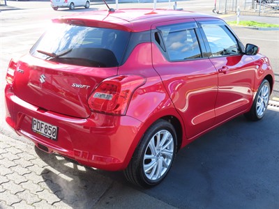 2022 Suzuki Swift - Thumbnail