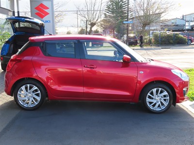 2022 Suzuki Swift - Thumbnail