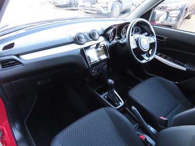 2022 Suzuki Swift - Thumbnail