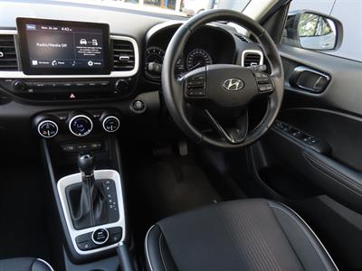 2022 Hyundai Venue - Thumbnail