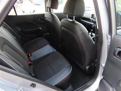 2022 Hyundai Venue - Thumbnail