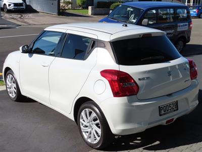 2022 Suzuki Swift - Thumbnail