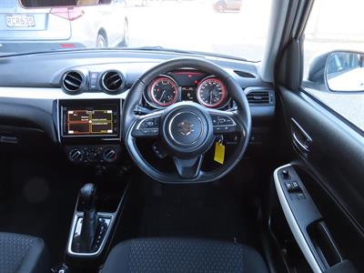 2022 Suzuki Swift - Thumbnail