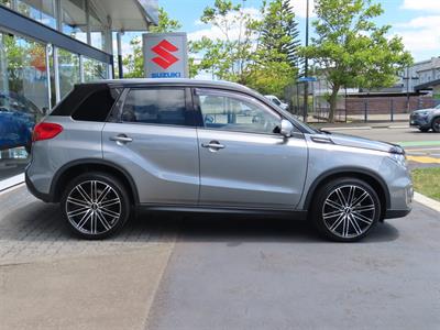 2017 Suzuki Vitara - Thumbnail