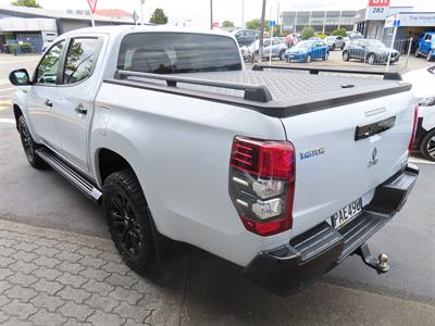 2022 Mitsubishi Triton - Thumbnail