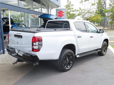 2022 Mitsubishi Triton - Thumbnail