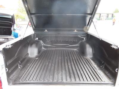 2022 Mitsubishi Triton - Thumbnail