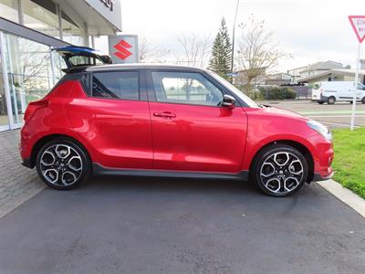2022 Suzuki Swift - Thumbnail