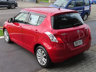 2015 Suzuki Swift - Thumbnail