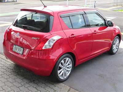 2015 Suzuki Swift - Thumbnail