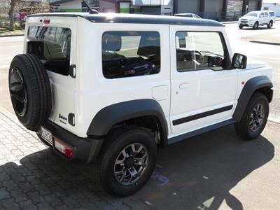 2025 Suzuki Jimny - Thumbnail