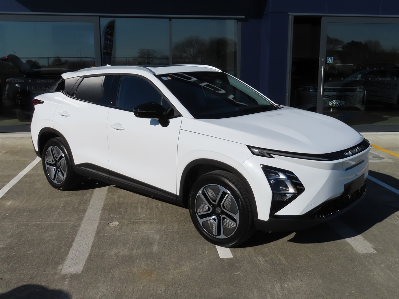 2025 Omoda E5