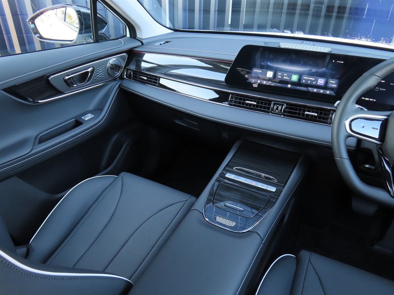 2025 Omoda E5