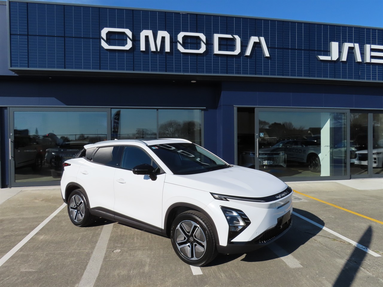 2025 Omoda E5