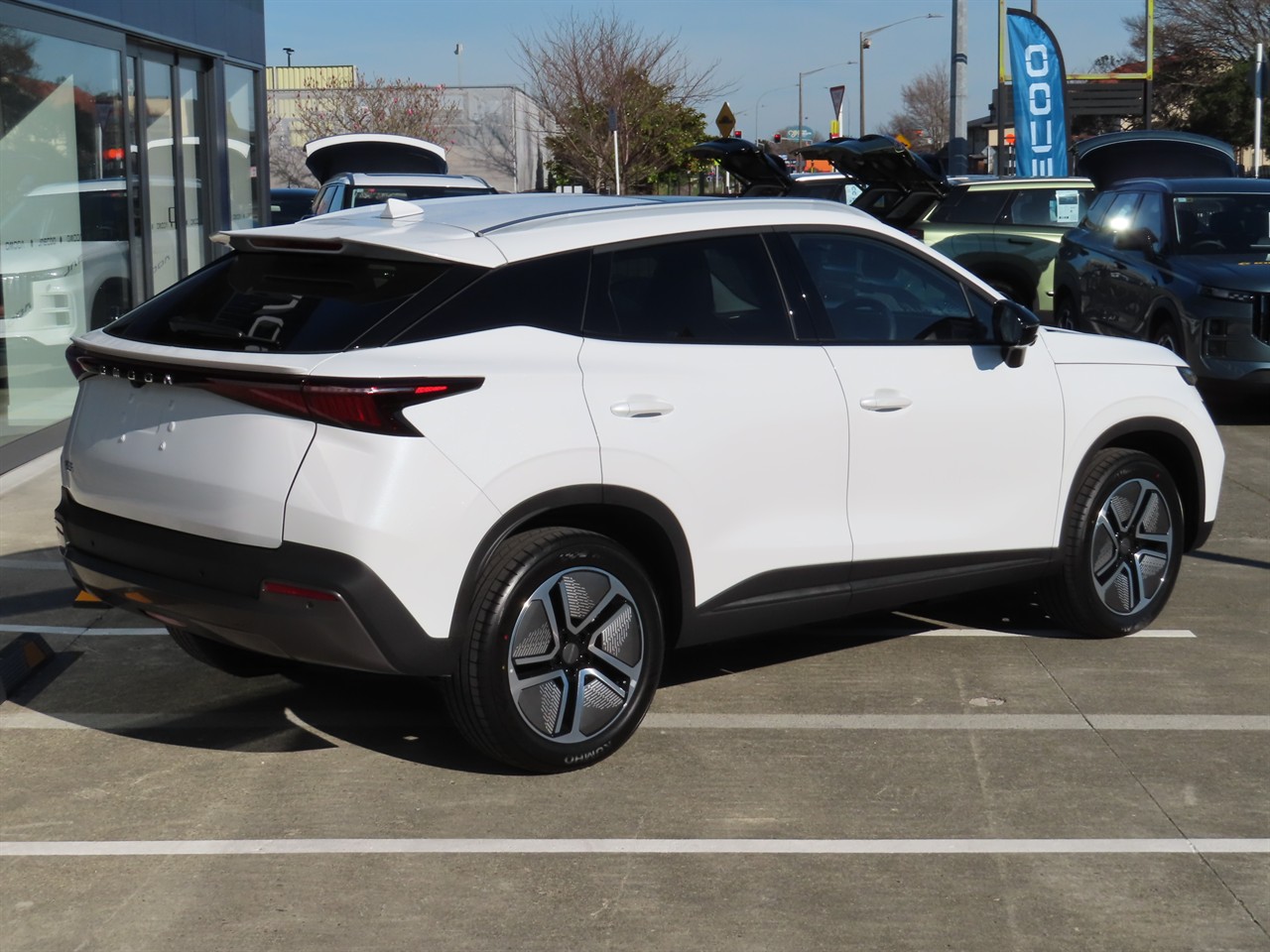 2025 Omoda E5