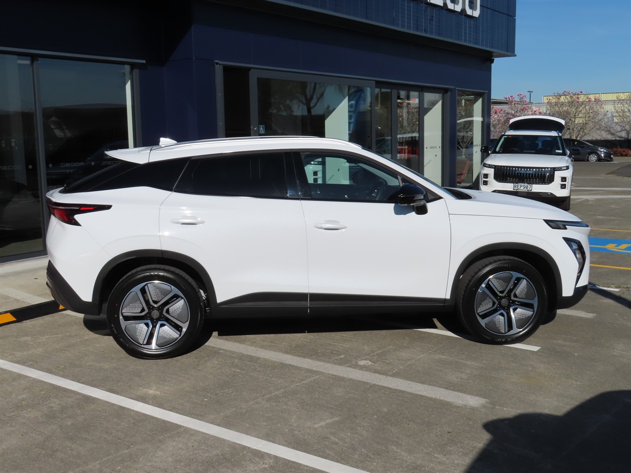 2025 Omoda E5