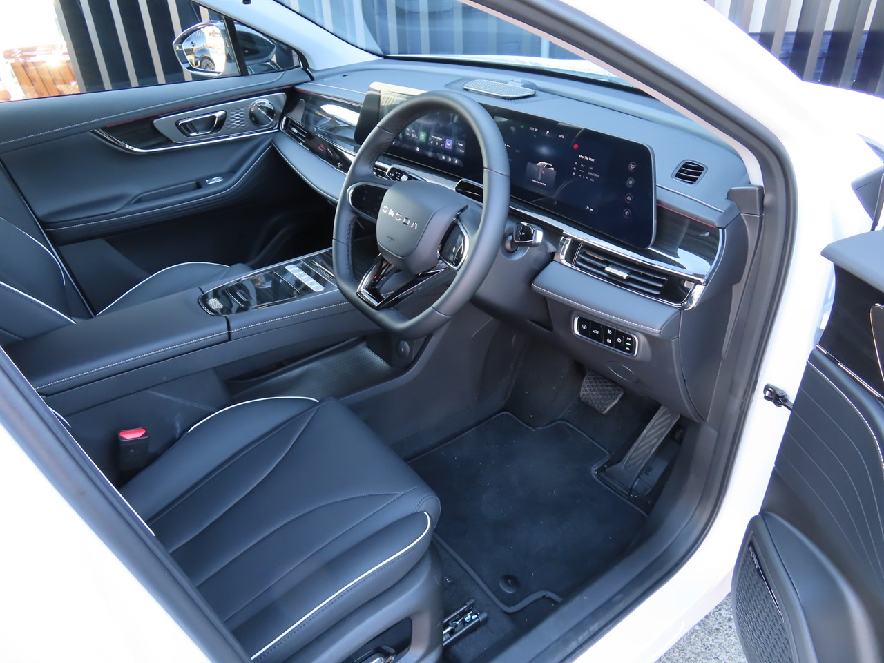 2025 Omoda E5