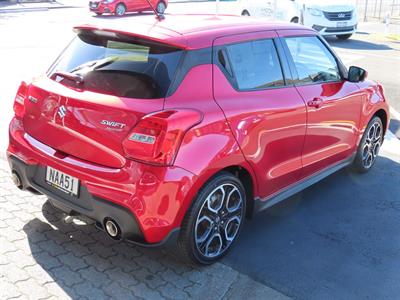2018 Suzuki Swift - Thumbnail