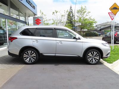 2021 Mitsubishi Outlander - Thumbnail