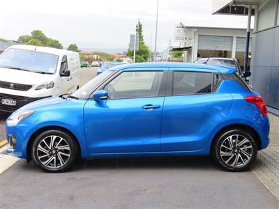 2022 Suzuki Swift - Thumbnail