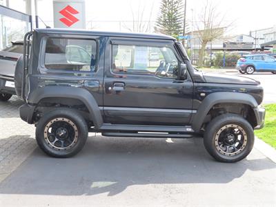 2022 Suzuki Jimny - Thumbnail