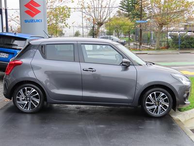 2022 Suzuki Swift - Thumbnail