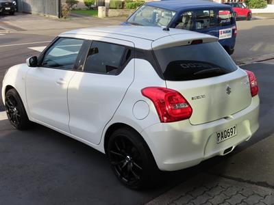 2022 Suzuki Swift - Thumbnail