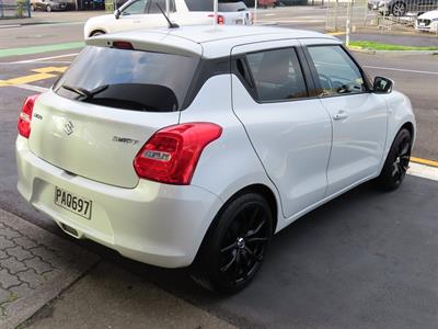 2022 Suzuki Swift - Thumbnail